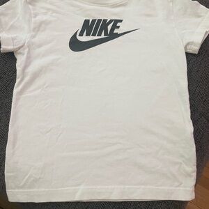 Nike White Short Sleeve Tee Classic Crew Neck